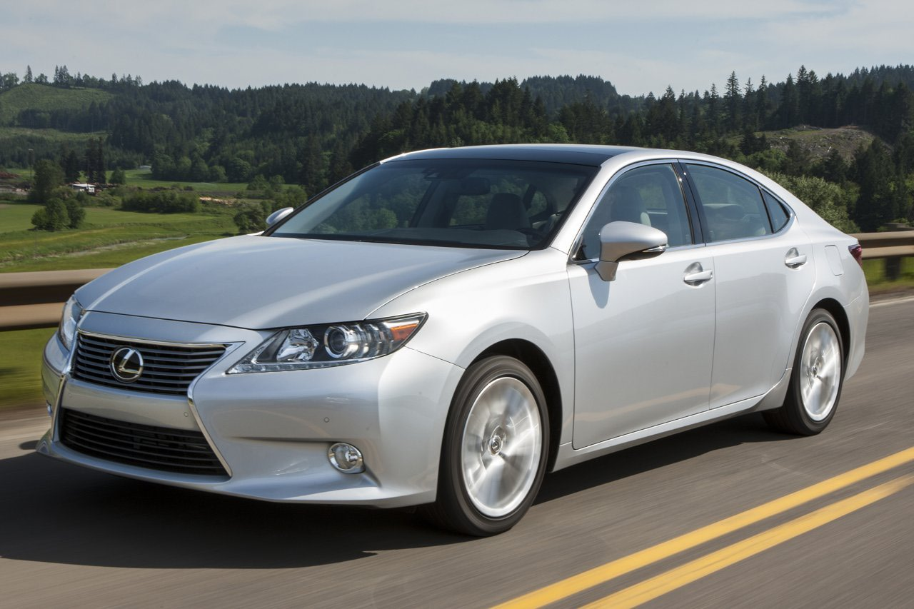 Lexus ES попался фото шпионам после Шанхая