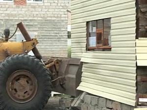 В Златоусте использовали против бизнесмена грейдер